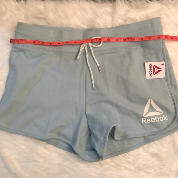 NWT Women Reebok Relaxed Shorts in XL - 2 Pockets - Grey Mist Color - Picture 5 of 9